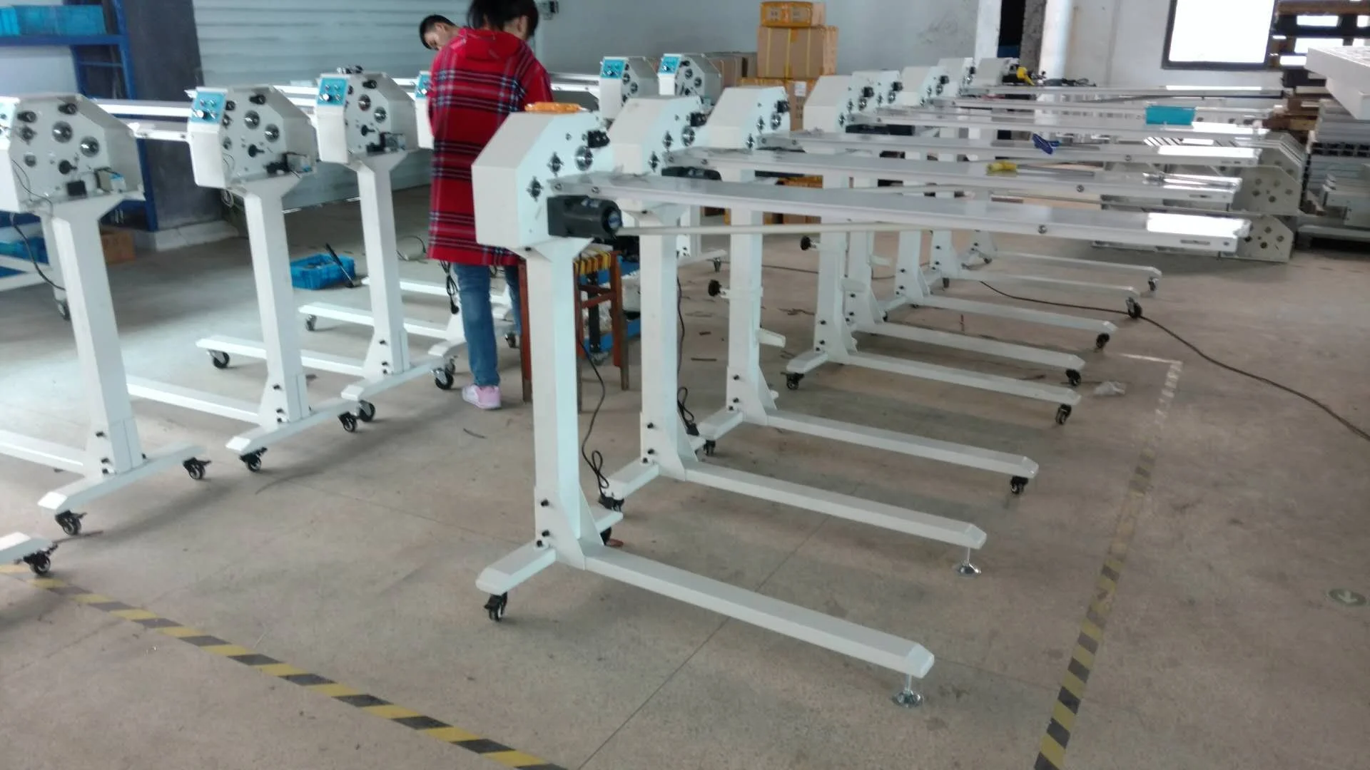 QK-933 semi automatic high speed textile fabric Leather non -woven paper cloth roll fabric strip cutter cutting machine