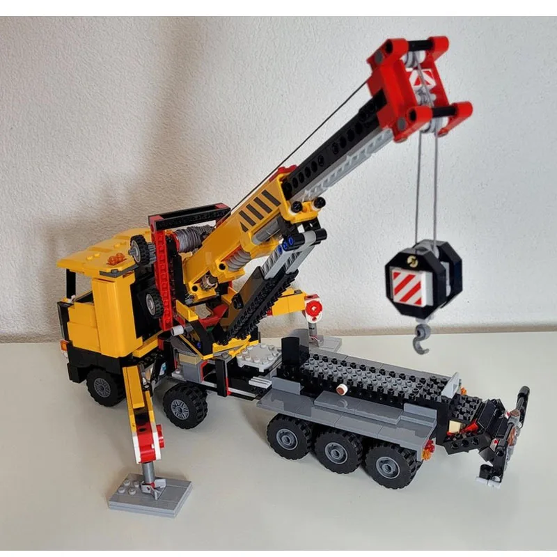 MOC-242506 City Traffic Heavy-Duty Trailer Building Block Model, 834 Pieces, Creative Birthday Gift Toy for Boys and Children