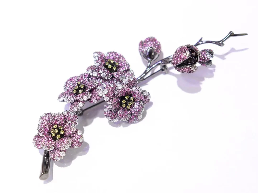 925 Silver 5A Zirconia Luxury Plum Blossom Brooches Clothes Pins Sweater Coat Clothing Accessories Muifa Brooch