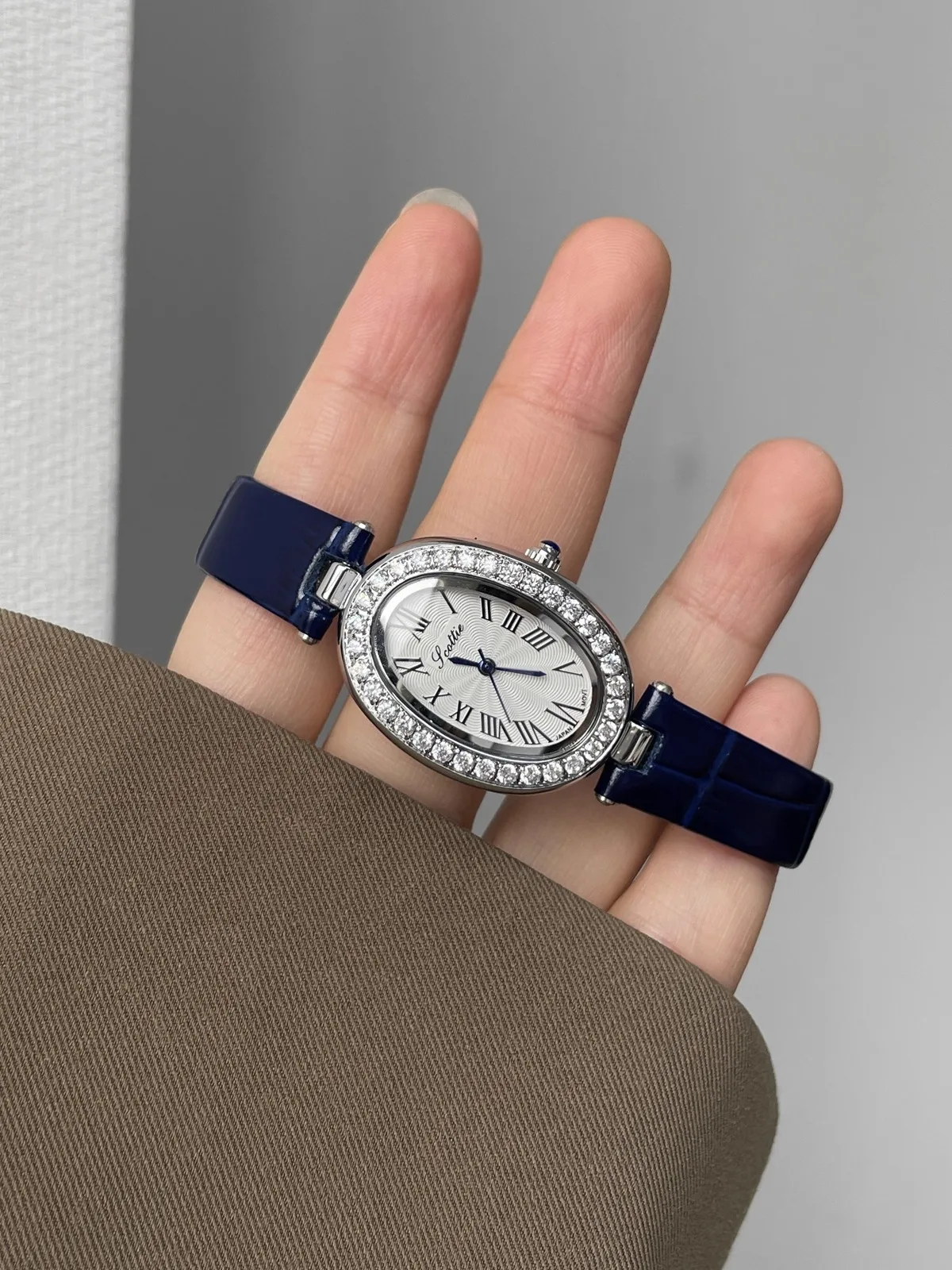 Elegant women's wristwatch, artistic women's watch, high-quality genuine women's watch, 2025 new style, trendy watch.