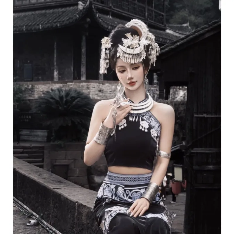 Nieuwe lange jurk etnische minderheidsset kenmerken reisfotografie