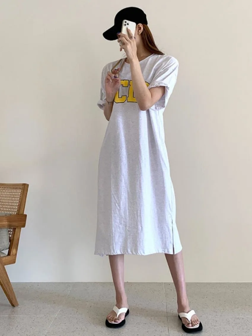 Vestido Cseta Informal y Cómodo con Bloques de Color, Estampado de Letras, Cuello Redondo, Abertura Lateral, Estilo Sudade...