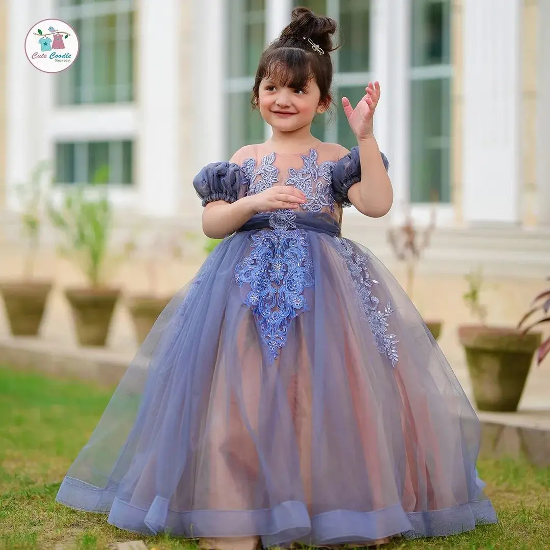 

Puffy Flower Girl Dresses for Photoshoot Tiered Children Birthday Party Gowns Bows Lace Appliqued Kids Wedding Guest Dresses