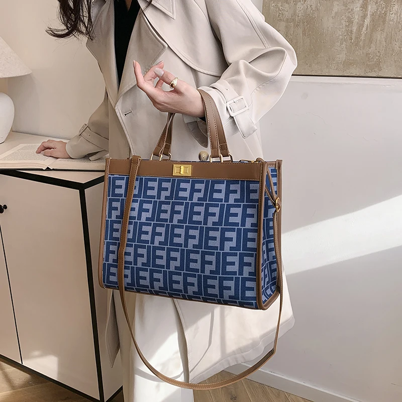 

2025 Stylish Messenger Handbag Unique Trendy Letter Logo Paris Fashion Designer Classic Elegant Leather Women Bag