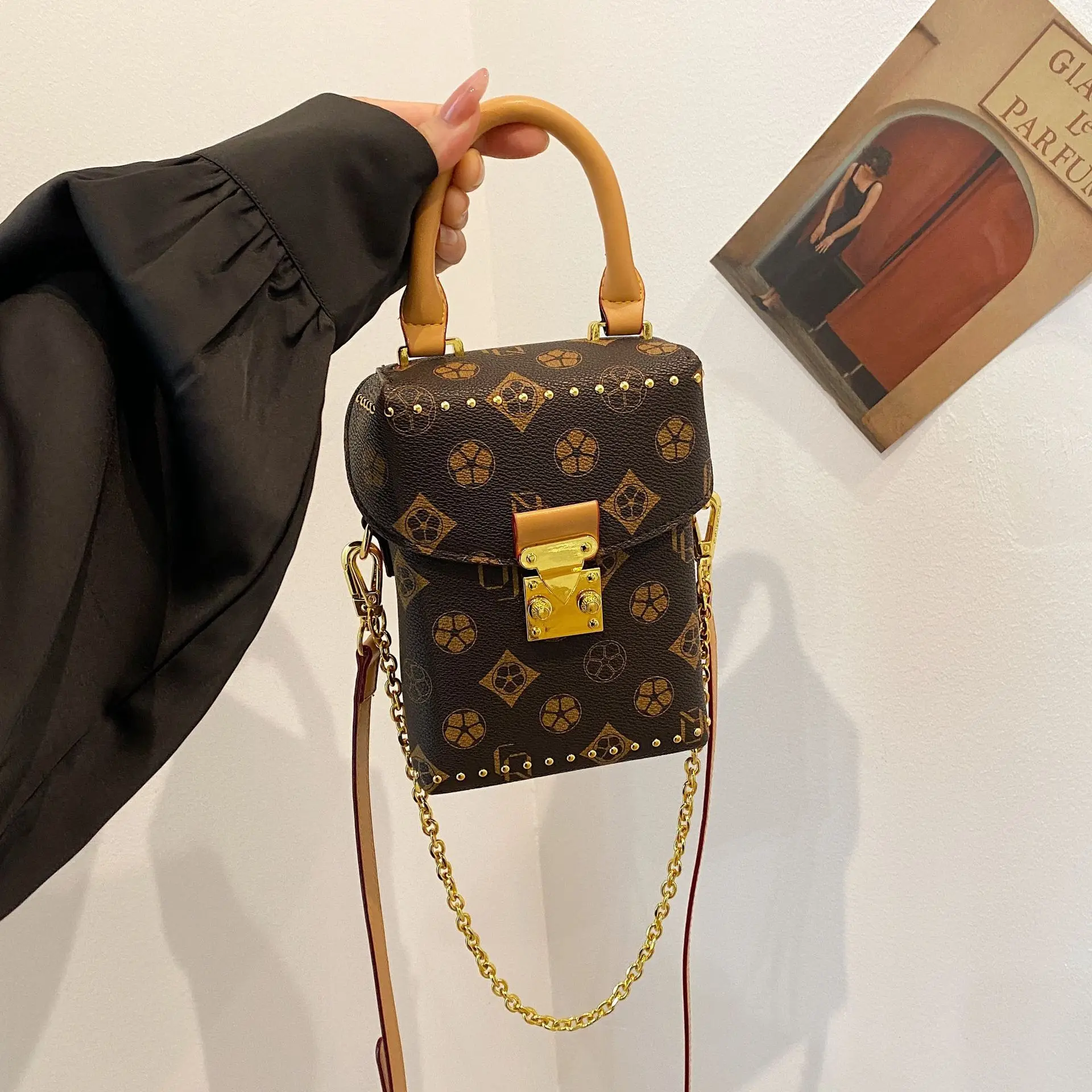 

2025 New Crossbody Bag for Women, Mini Square Phone Purse with Luxury Chain Strap, Retro Designer Handbag, Fashion Shoulder Bag