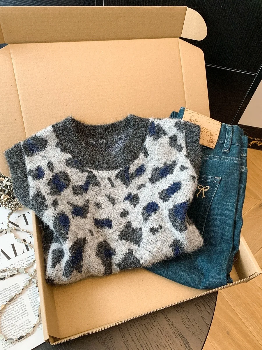 

Retro Leopard Print Sleeveless Knitted Vest Women's Spring Autumn 2026 New round Neck Layering Commute Style Thickened Sweater