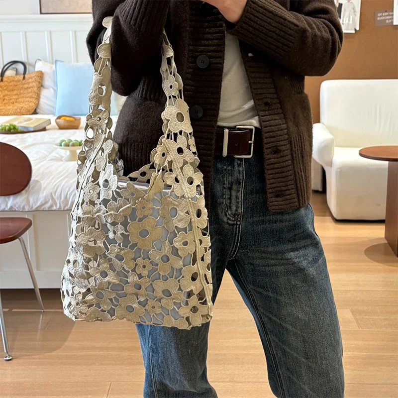 

1pc Korean Hollow Out Flower Fashion Shoulder Bag Spring And Summer New Joker Hand In Hand Handbag Gentle Woven Underarm Bags