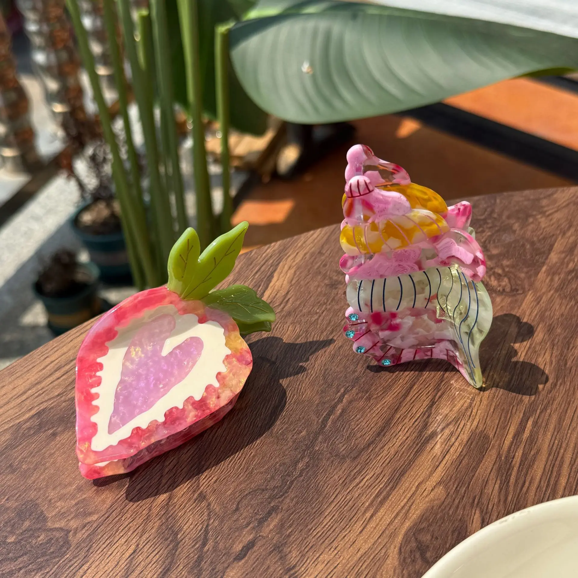 

Ladies' Hair Claw Clips Conch Strawberry Grabs High-quality Acid Hair Accessories For Girl Heart Sweet Acetic Cute Kawaii Hair
