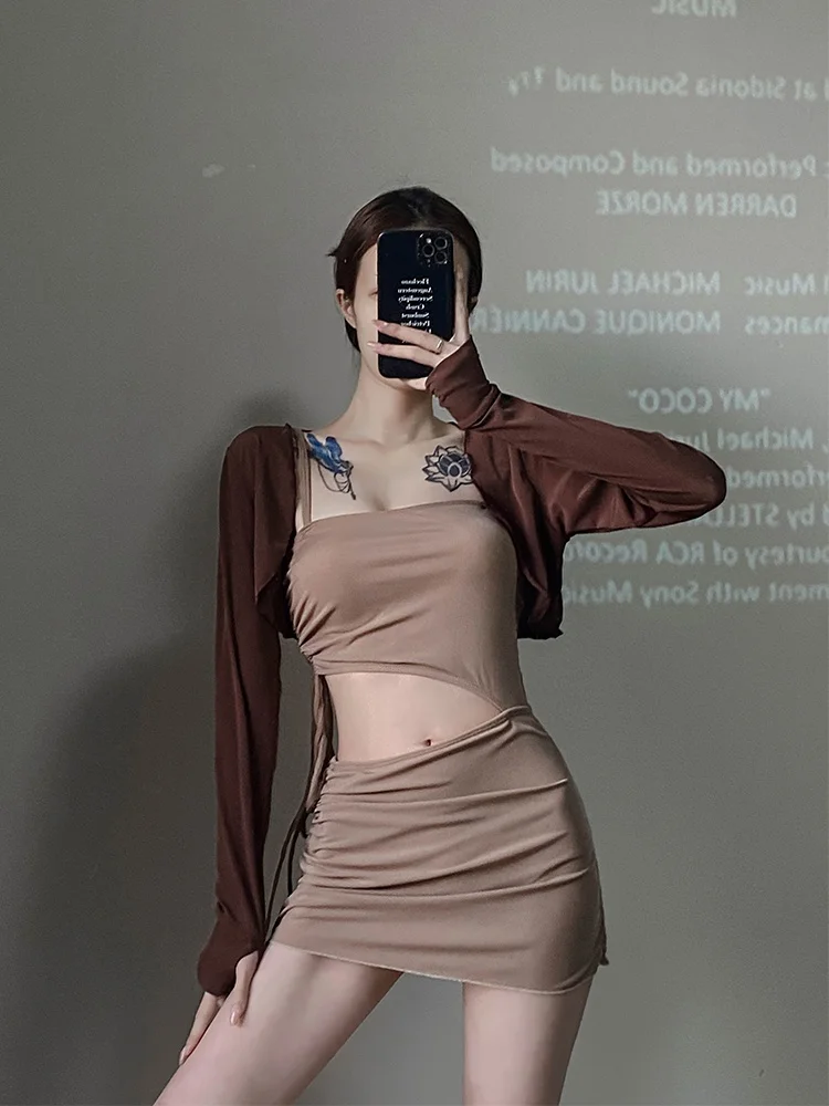 

Новый слитный купальник Douban Hanang 2024 для женщин: с эффектом пуш-ап для небольшой груди, со стальными вставками, с вырезами, скрывающий недостатки фигуры, стройнящий, хит продаж.