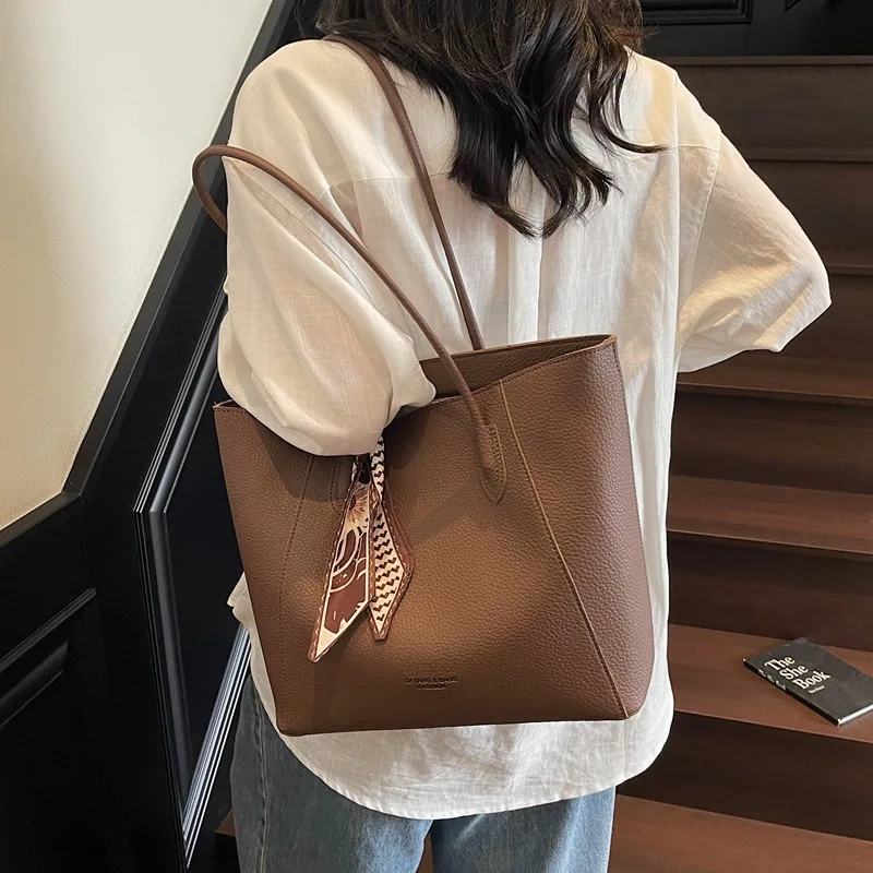 

2025 Stylish Tote Bag Women's Large Capacity Shoulder Purse Vintage Minimalist Handbag for Work Commute & Daily Use