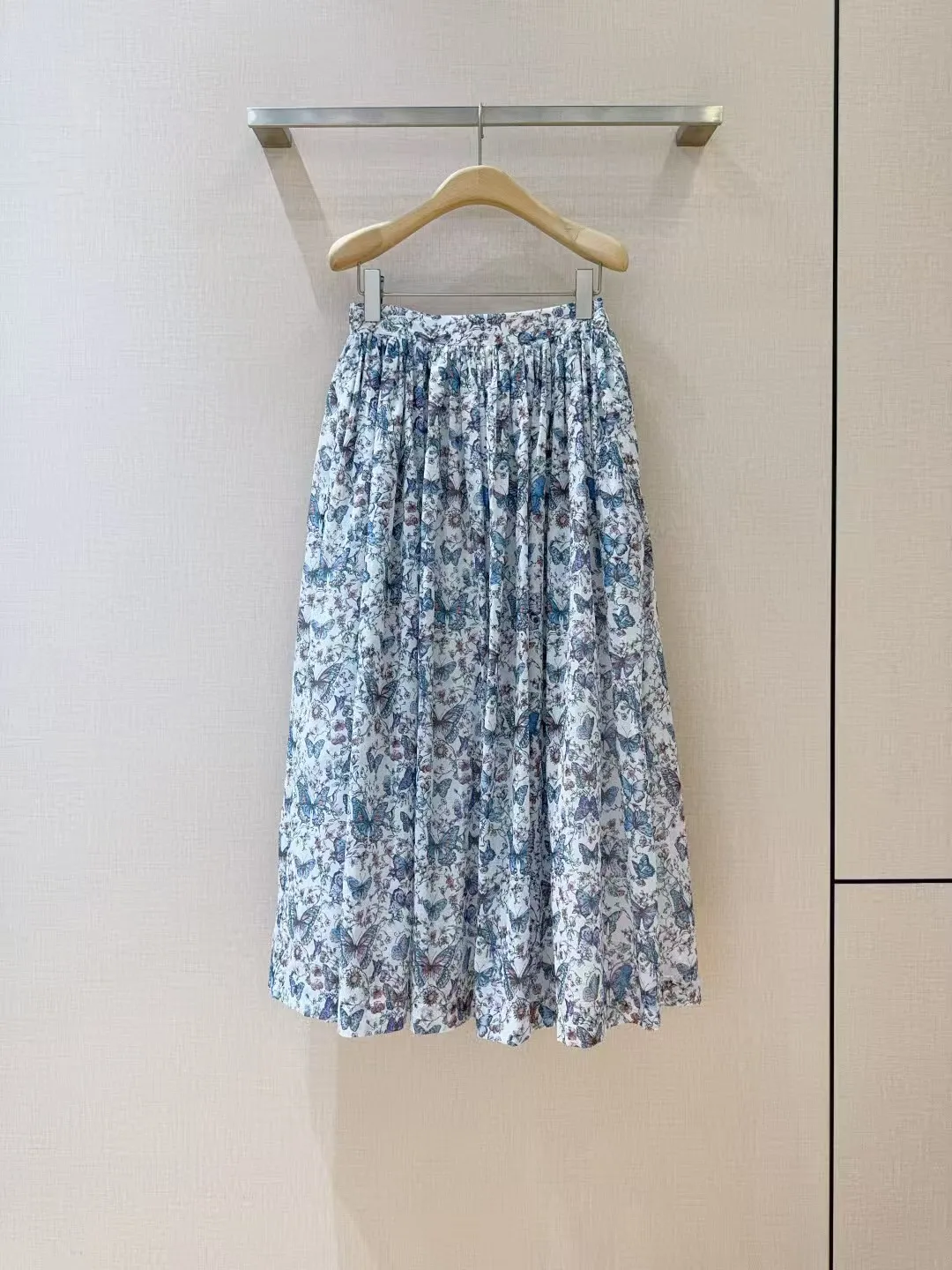 

New women's versatile mid to long high waisted pleated printed half skirt for early spring 2025