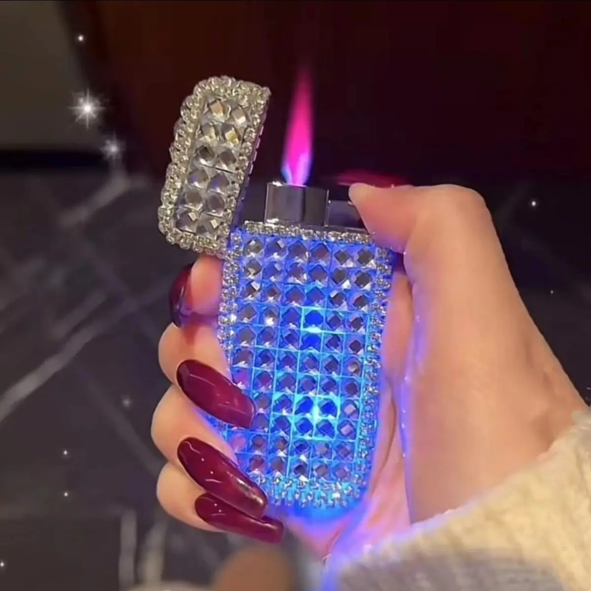 

Fashion Rhinestone Lighter Butane Torch Red Fire Lighter Windproof Outdoor Ignition Smoking Cigar Lighter Gift for Men and Women