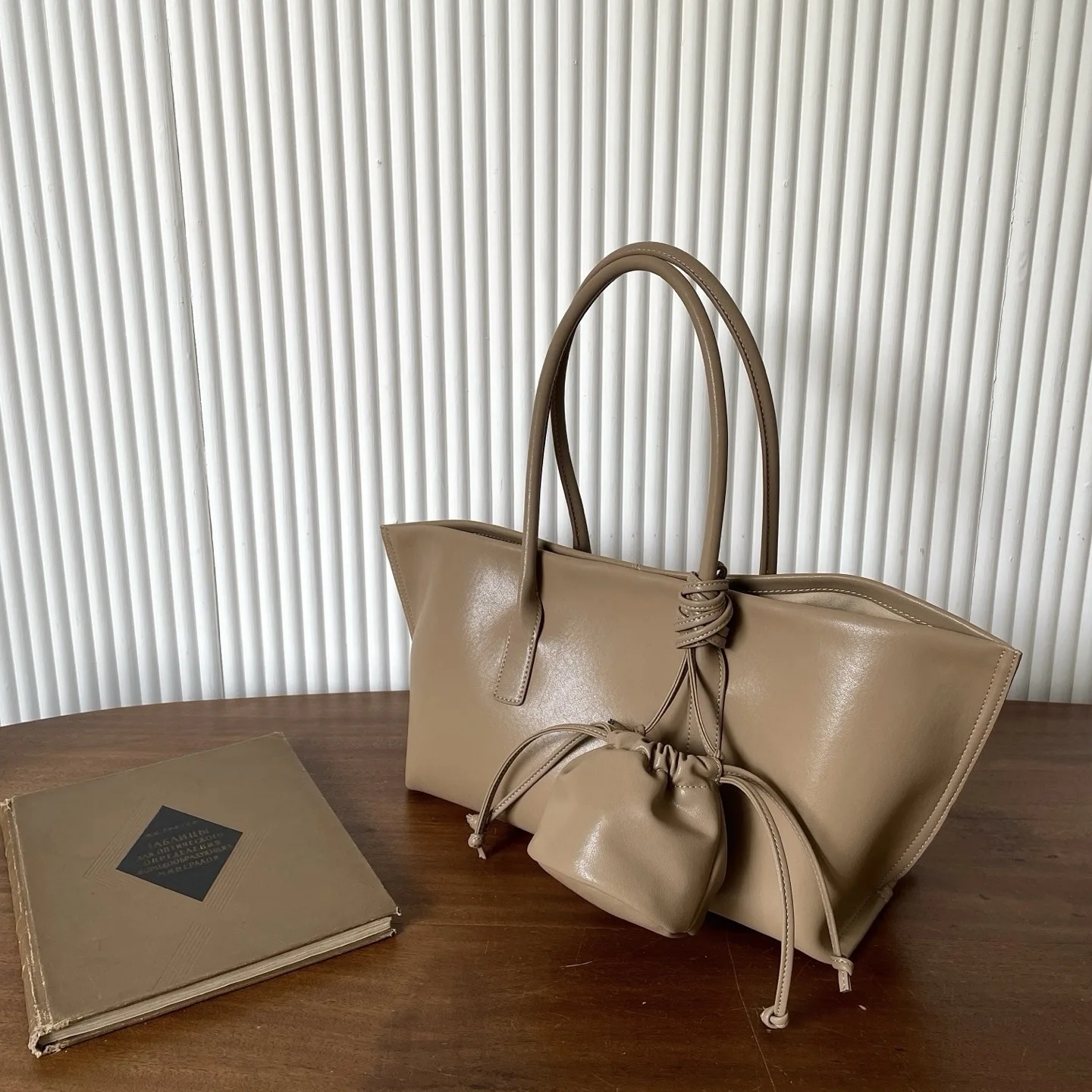 Korean Style Genuine Leather Handheld Tote Large Bag New Women Fashion Commuter One Shoulder Bag With Small Drawstring Bag