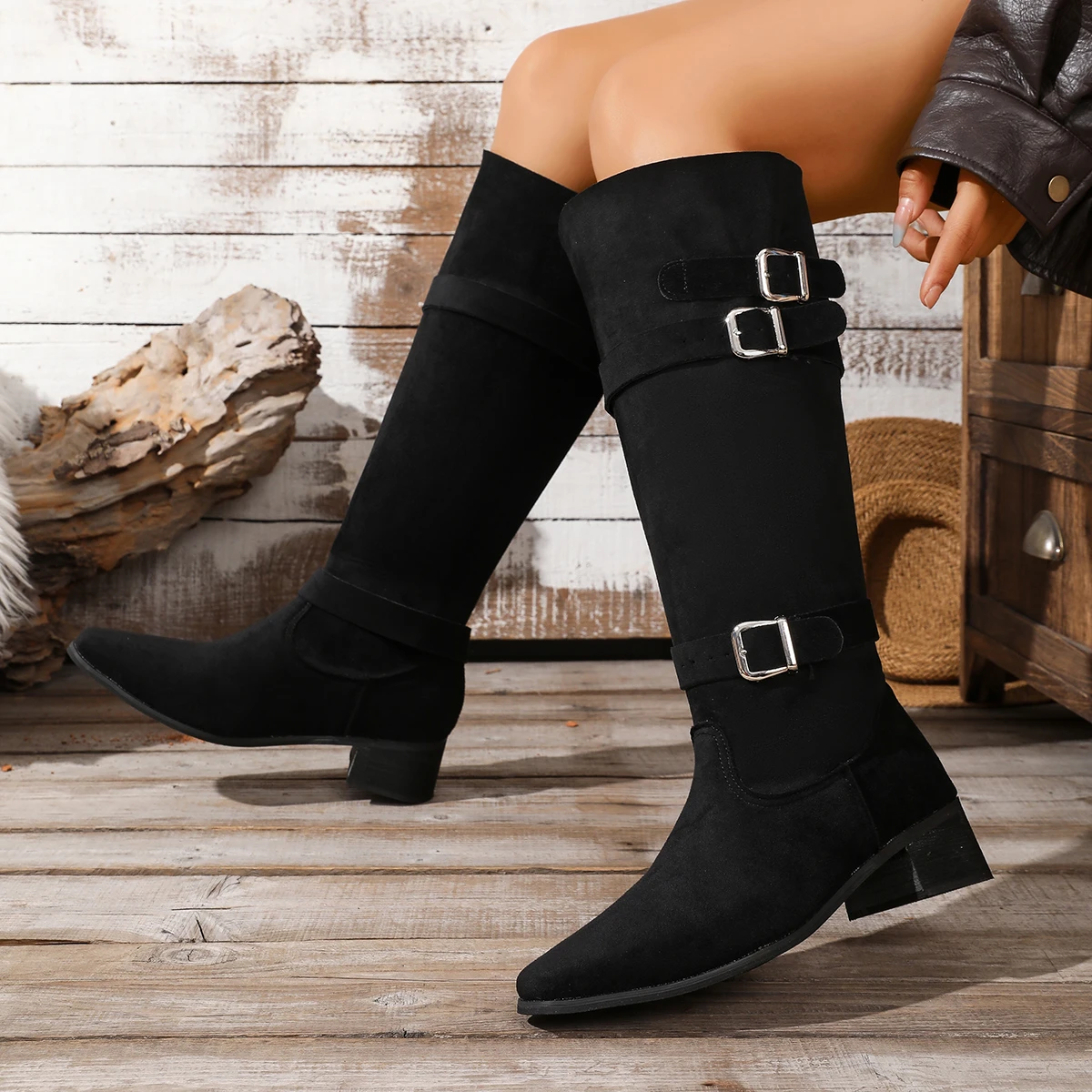 أحذية عالية من جلد الغزال الكاكي بتصميم عتيق مع زخرفة بإبزيم معدني متعدد، أحذية نسائية بكعب سميك، مقدمة مدببة، أحذية طويلة للتخسيس ومتعددة الاستخدامات على الطراز الأوروبي والأمريكي #2