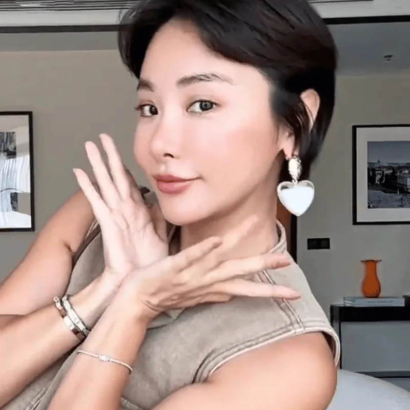 [Miss Jenny] أقراط على شكل قلب من الراتنج الأبيض عالي الجودة - تصميم متخصص |   أقراط على شكل قلب من الراتنج كبيرة الحجم للنساء M447