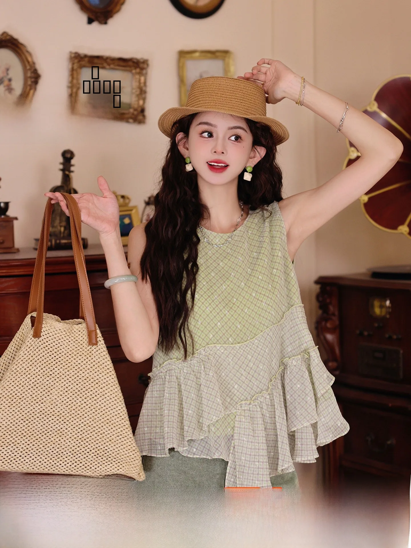 

Летняя повседневная дышащая женская футболка Chen Jiajie Poolside Bamboo Adow с асимметричным кроем и круглым вырезом, универсальная, изящная.