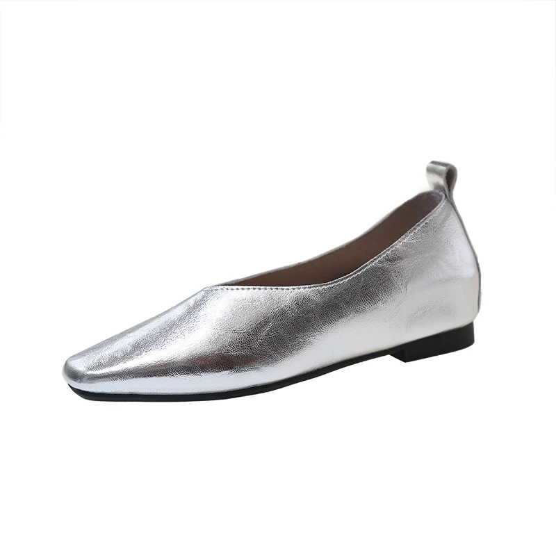 Damen-Ballerinas mit eckiger Zehenpartie, V-Ausschnitt, aus weichem Leder, zum Hineinschlüpfen, in Metallic-Gold- und Silberfarben, für das Büro. – Detail 15