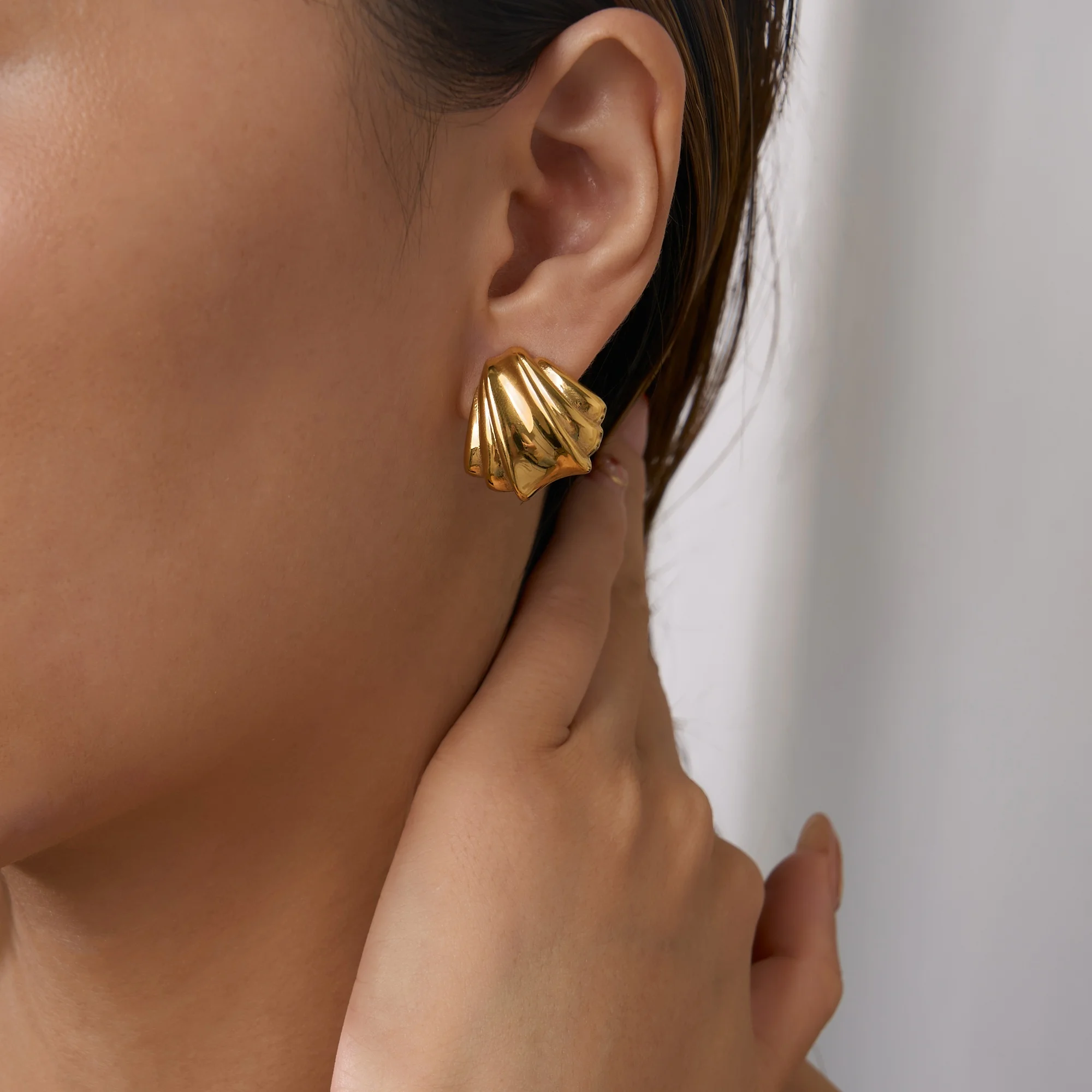 

DASEIN 2025 New Vintage Tiny Coral Piano Earrings 18k Gold Plated Hypoallergenic Stainless Steel Modern Jewelry for Women Lady