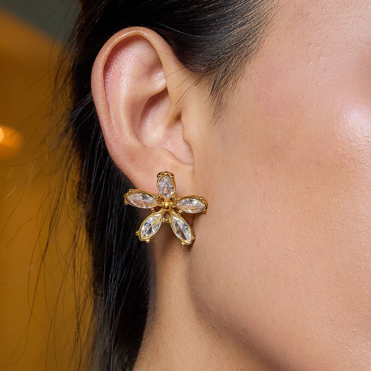 

AIKOER Fashion Trend 18K Gold Color Plated Stainless Steel White Zircon Flower Ear Studs Women's Jewelry Gift for Her