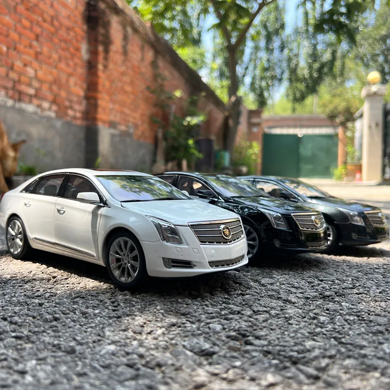 Dealer Edition Car Model,1:18 Cadillac XTS 2014,Paint Not So Good,Diecast Model for Collections,Display and Gift for Friend