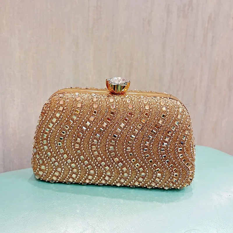 

Атласный клатч с бриллиантами — роскошная банкетная сумка со сверкающими акцентами, идеально подходит для званых ужина и вечерних мероприятий Bolsos