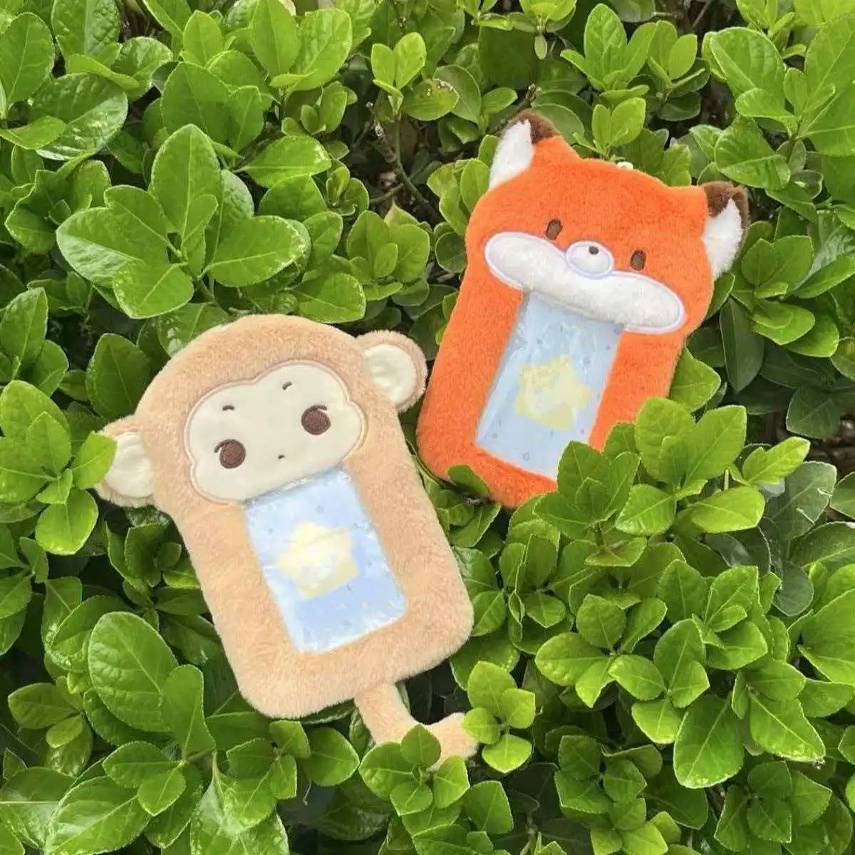 1 Stück Cartoon-Kleiner-Affe-Plüsch-Kartenhalter, niedliches Accessoire für Ausweise und 3-Zoll-Fotokarten, Merchandise für K-Pop-Fans – Detail 5