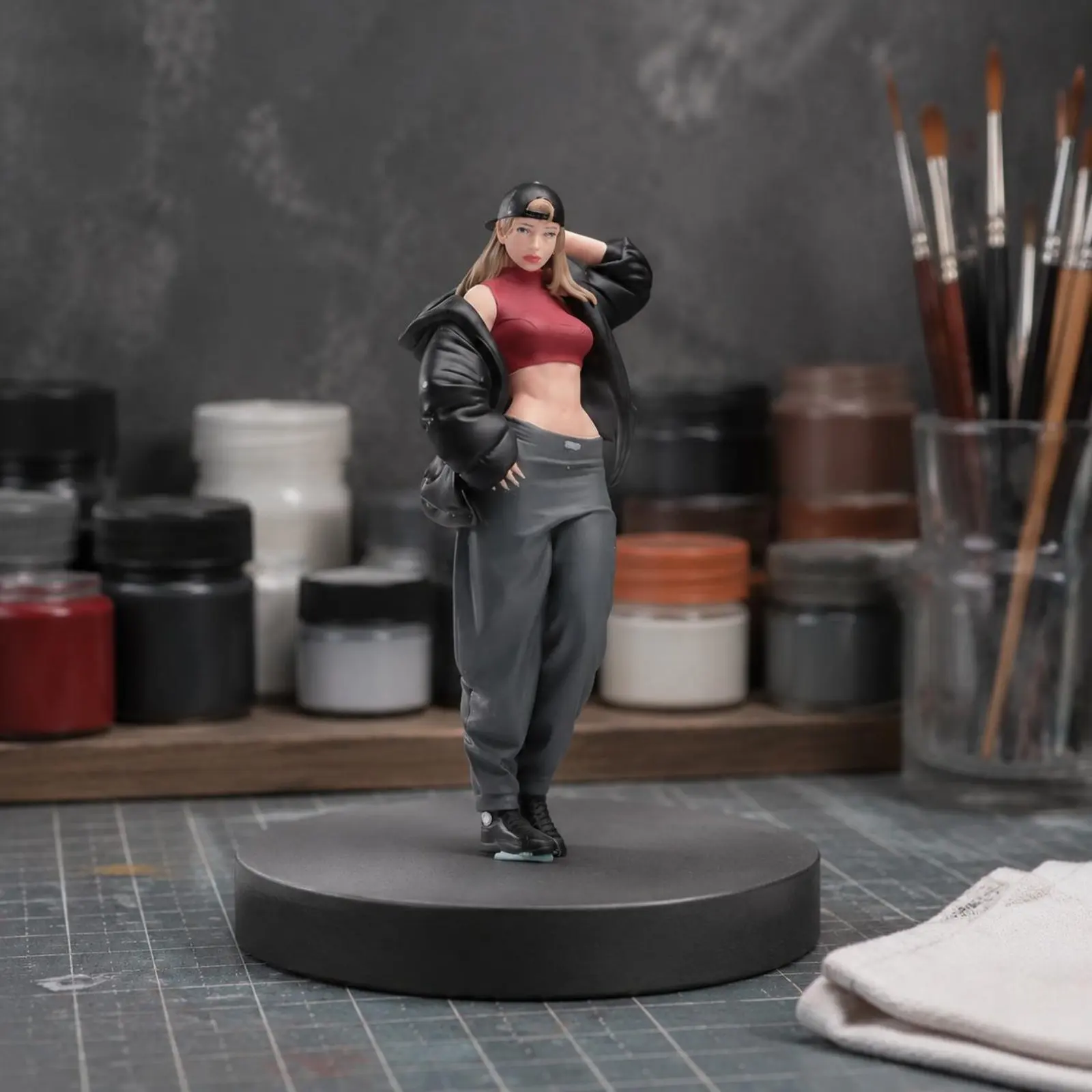 Miniature Scene People Figure Realistic Details Painted Mini People Miniature Scene Figure Resin Material Mini Scene Statue