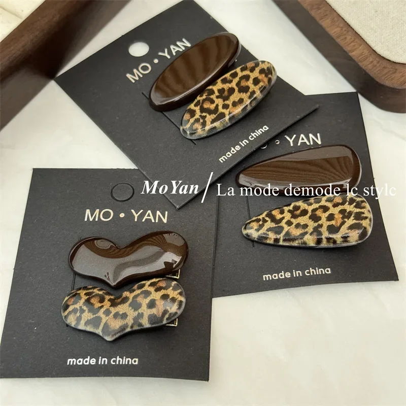 Chocolate brown spell leopard print pair clip high-end  sweet and cool hot girl duck bill clip side bangs clip broken hair card.