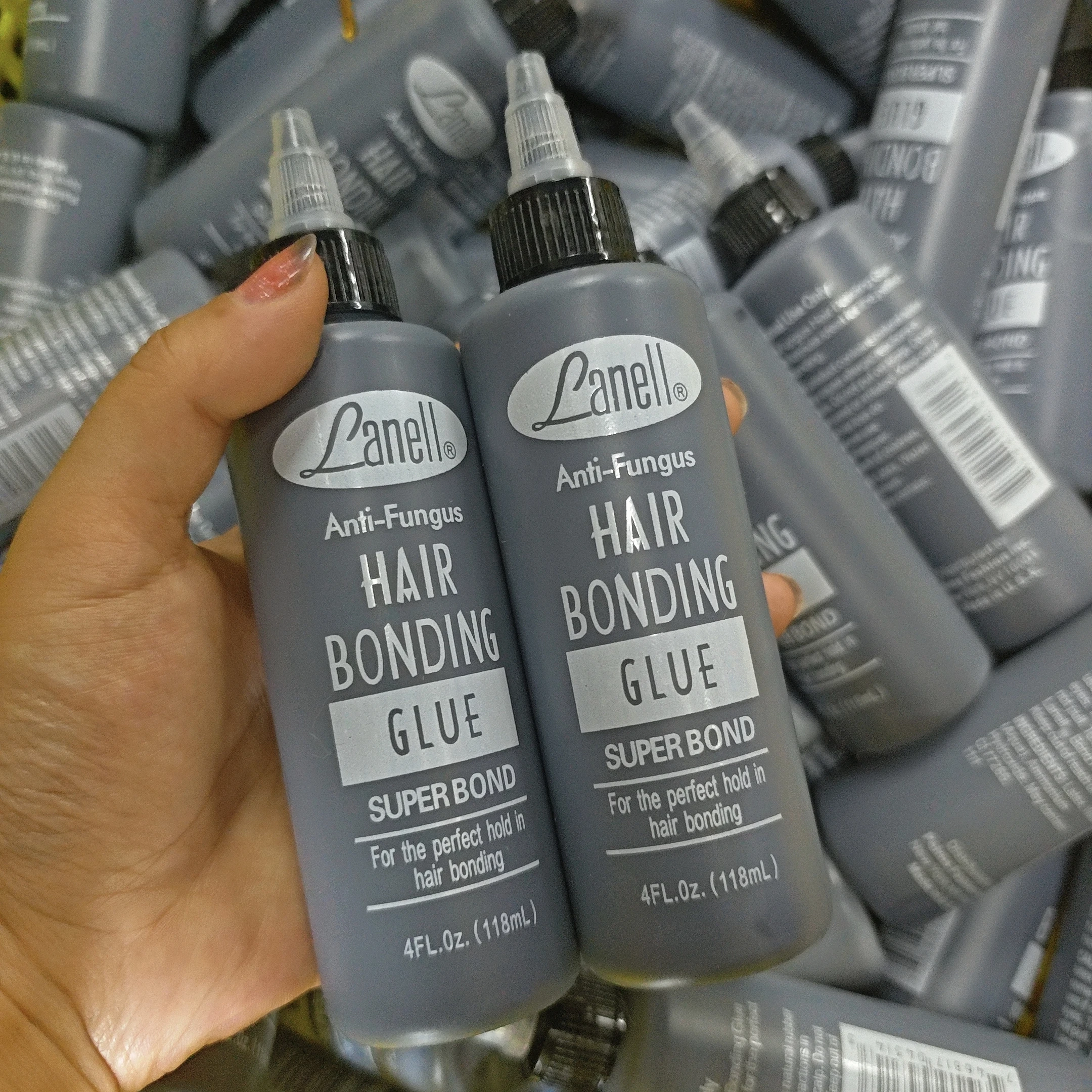 

Клей для наращивания волос SUPER BOND, 118 мл (4 унции), черный, противогрибковый, для идеального фиксирования.