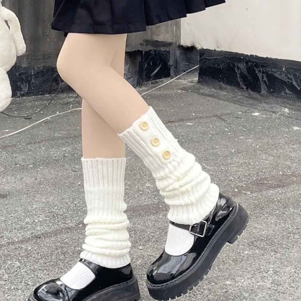 كلية نمط الرجعية زر الشتاء طماق المرأة الصوفية متماسكة الجوارب البيضاء أنبوب طويل عالية القيمة كومة الجوارب