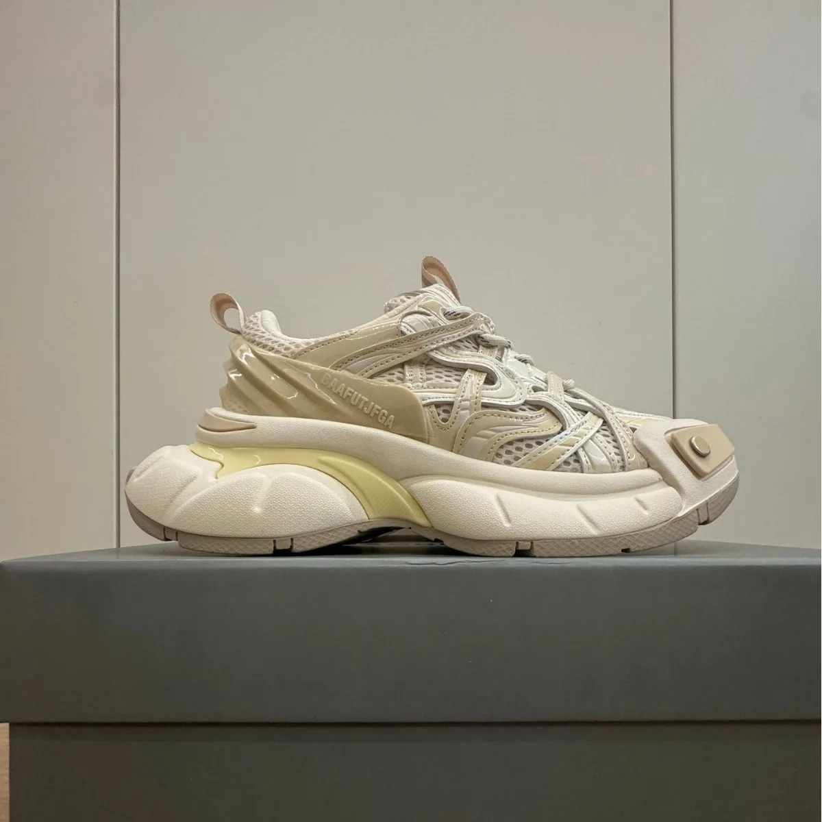 

2025 новый дизайн, пара туфель на высокой платформе, обувь для папы с обсидиановой звездой