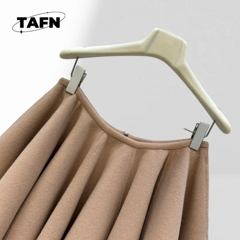 Spódnica damska z wysokim stanem, elastycznym pasem, o kroju litery A, mini, gładka, wygodna na co dzień, model AI1332