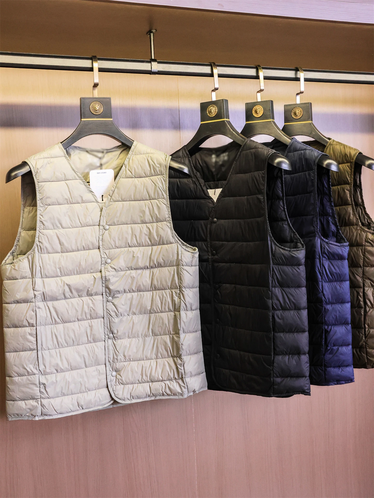Lightweight Winter V-neck Men's Vest Pure Color Quilted Durable Nylon Sleeveless Jacket Strong Heating Index Daily Wear