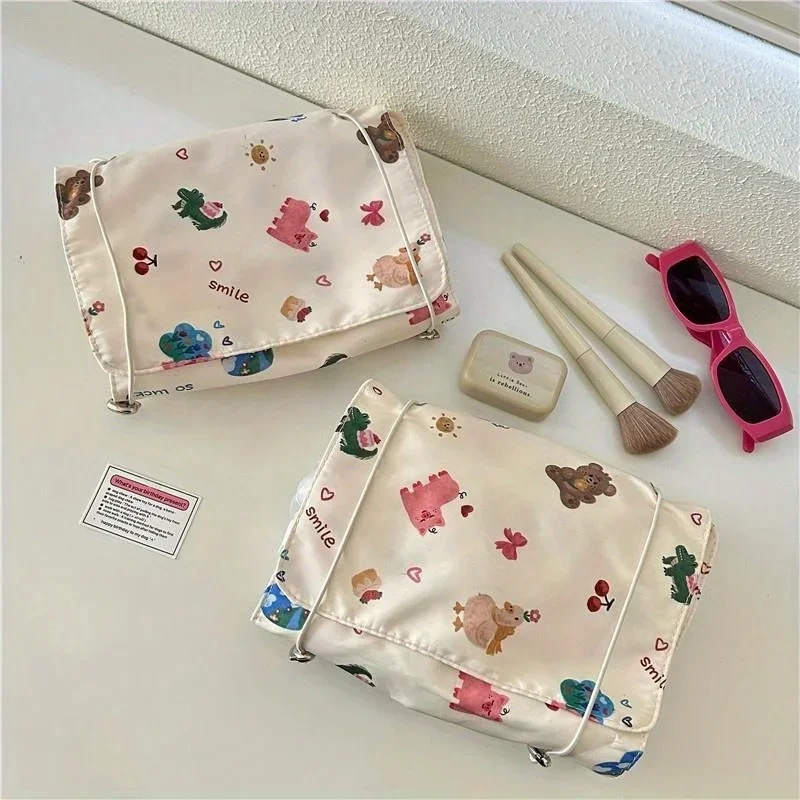 Creative Cute Portable Makeup Bag Graffiti Bear Girl Heart Large Capacity Storage Bags 4 in 1 Traveling Removable Mesh Wash Bag