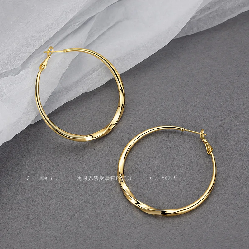 

9999 Real Gold 24K European and American Simple Metal Twist Earrings S925 Silver Needle Exaggerated Retro Mobius Earrings Female