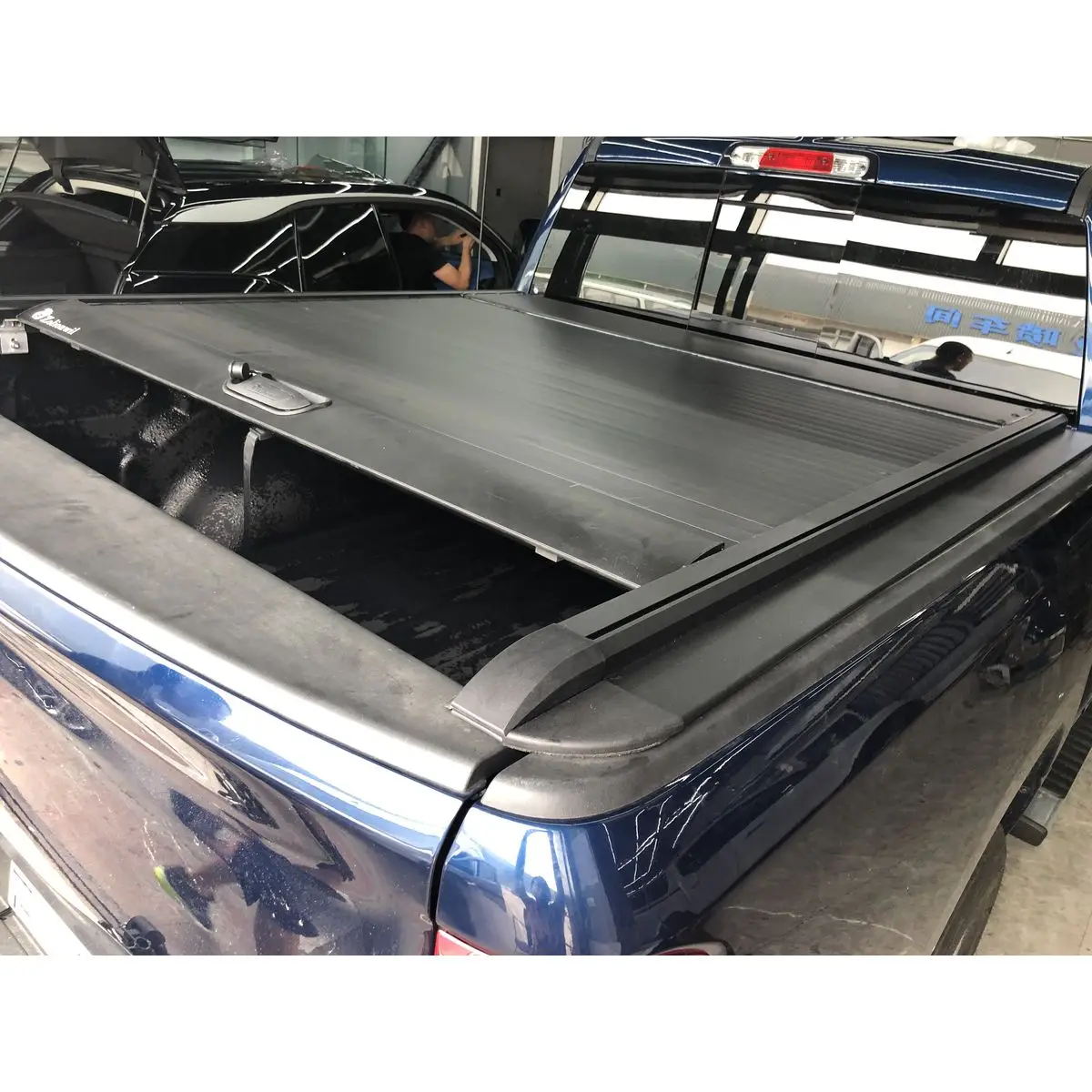 Custom High quality Retractable manual Roller Lid Tonneau Cover for Dodge Ram 1500