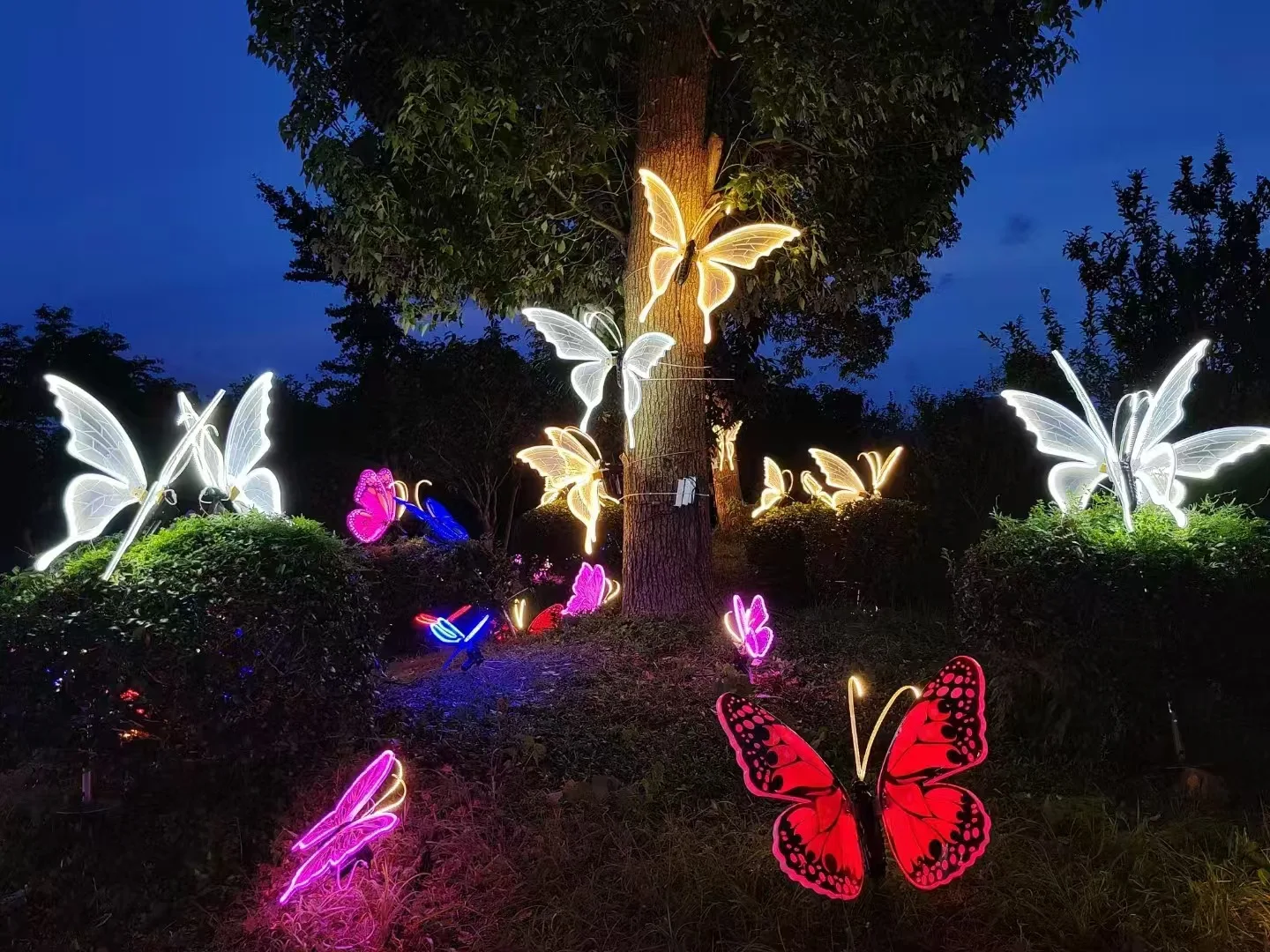 Luz de borboleta dinâmica ao ar livre decoração de natal à prova dwaterproof água paisagem luz decoração do jardim luz borboleta elétrica