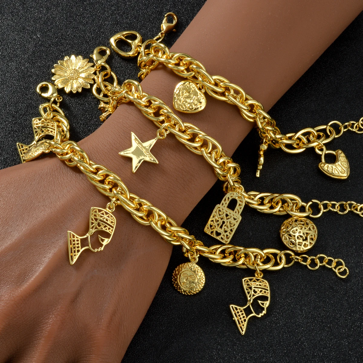 Women Charm Chain Bracelet Thick Twist Chain Multi‑Pendant Bangle Daisy Lock Heart Clover Charm Statement Jewelry For Daily Wear