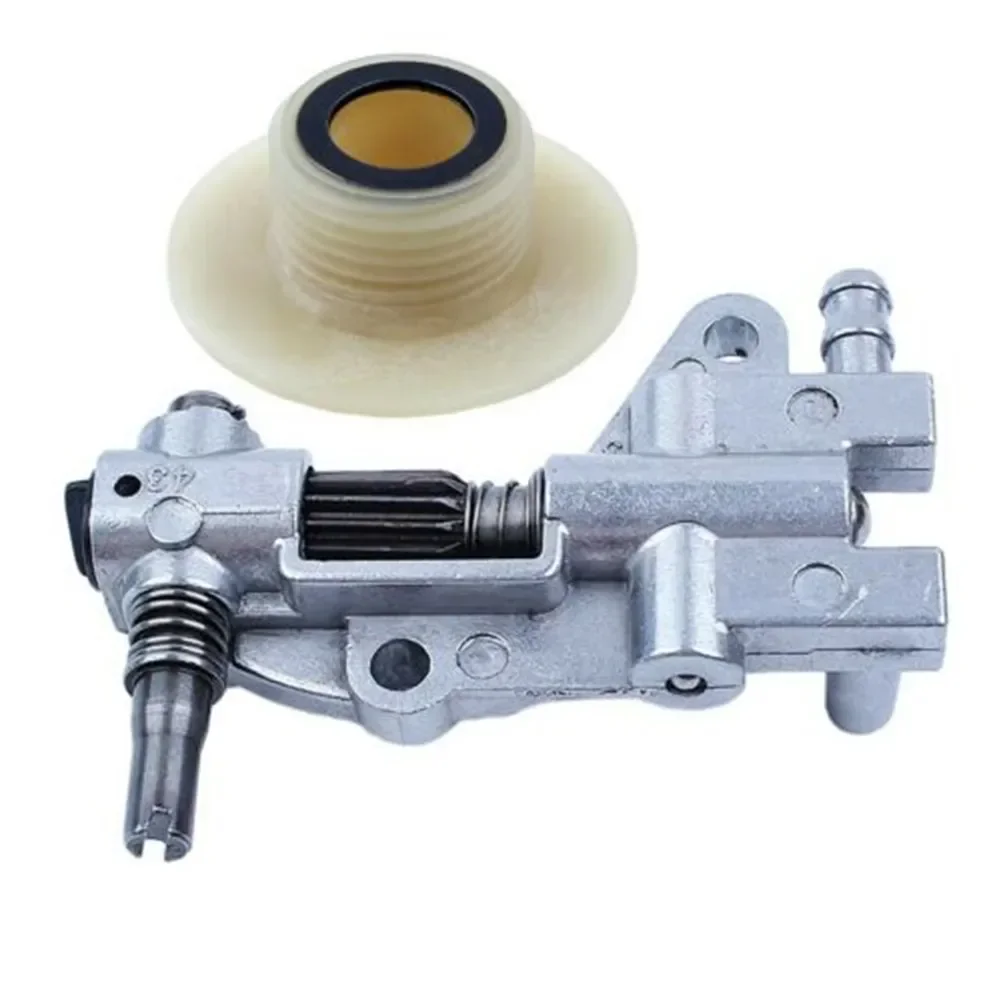 Chainsaw Oil Pump With Worm Replacement Drive Gear Fits For Chain Saw 5200 4500 5800 52cc 45cc 58cc Gasoline Chainsaw Spare Part