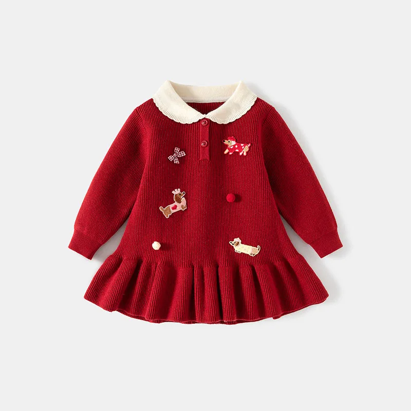 Stilvolles Herbst- und Winteroutfit für Mädchen: ein rotes Strickkleid für Babys. – Detail 1