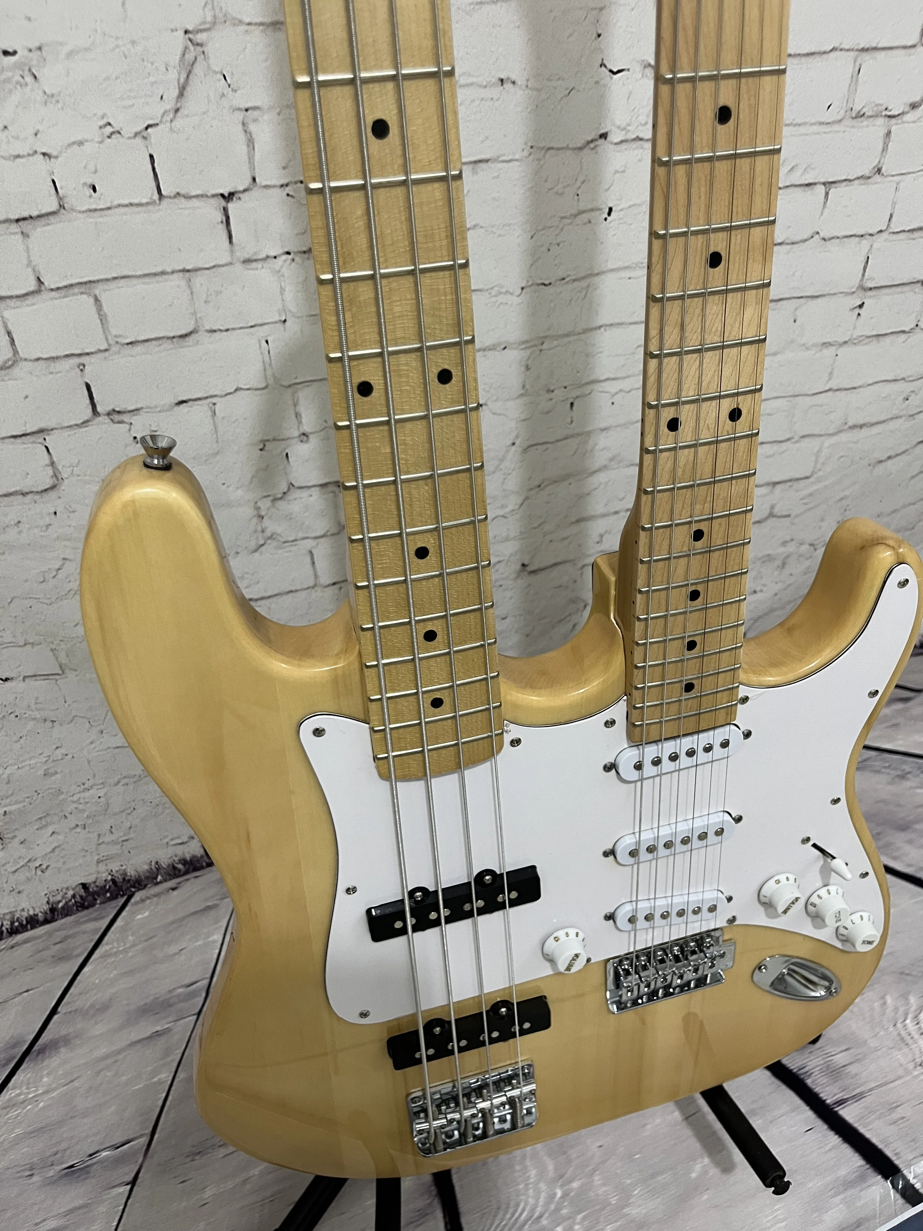 Wooden Basswood Body Electric  - Bass Guitar Fretless review and price