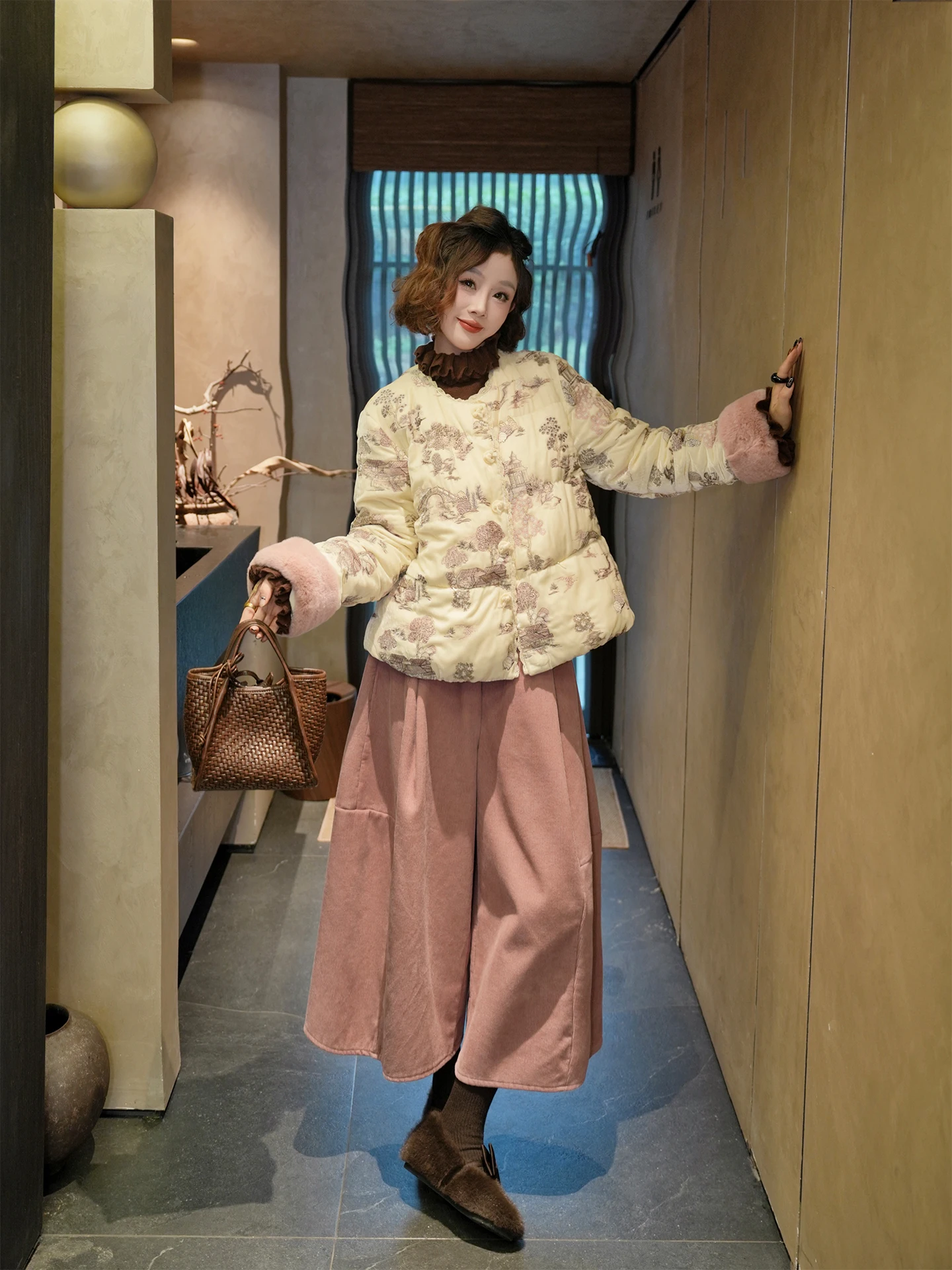 

Женское теплое пальто Yolo осенне-зимнее с гусиным пухом и вышитым воротником из кроличьего меха, в стиле стритстайл, с длинными рукавами