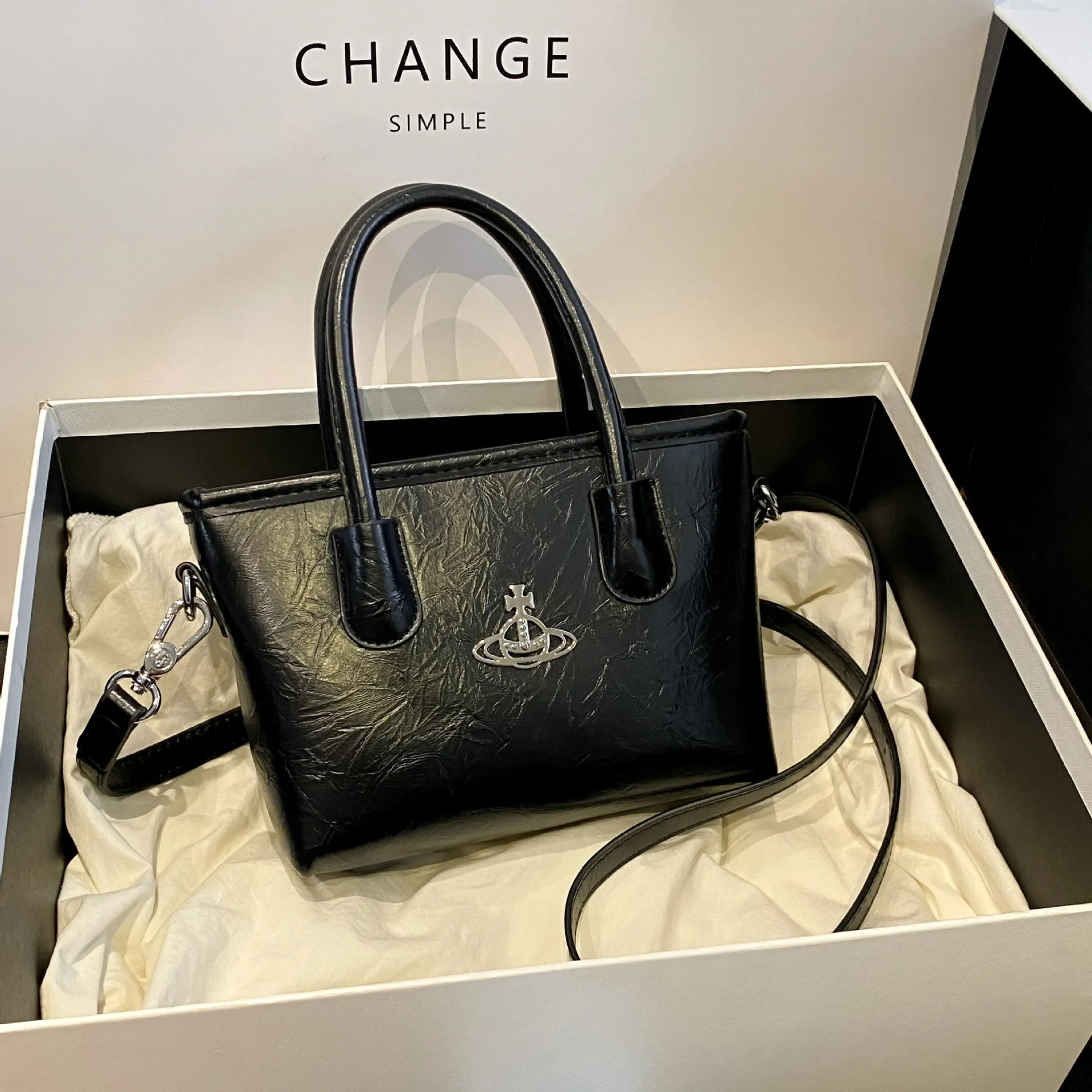 

Новое поступление 2025 года! Женская высококачественная маленькая сумка-корзина — нишевый дизайн | Универсальная 3-сторонняя переноска | Универсальный стильный аксессуар