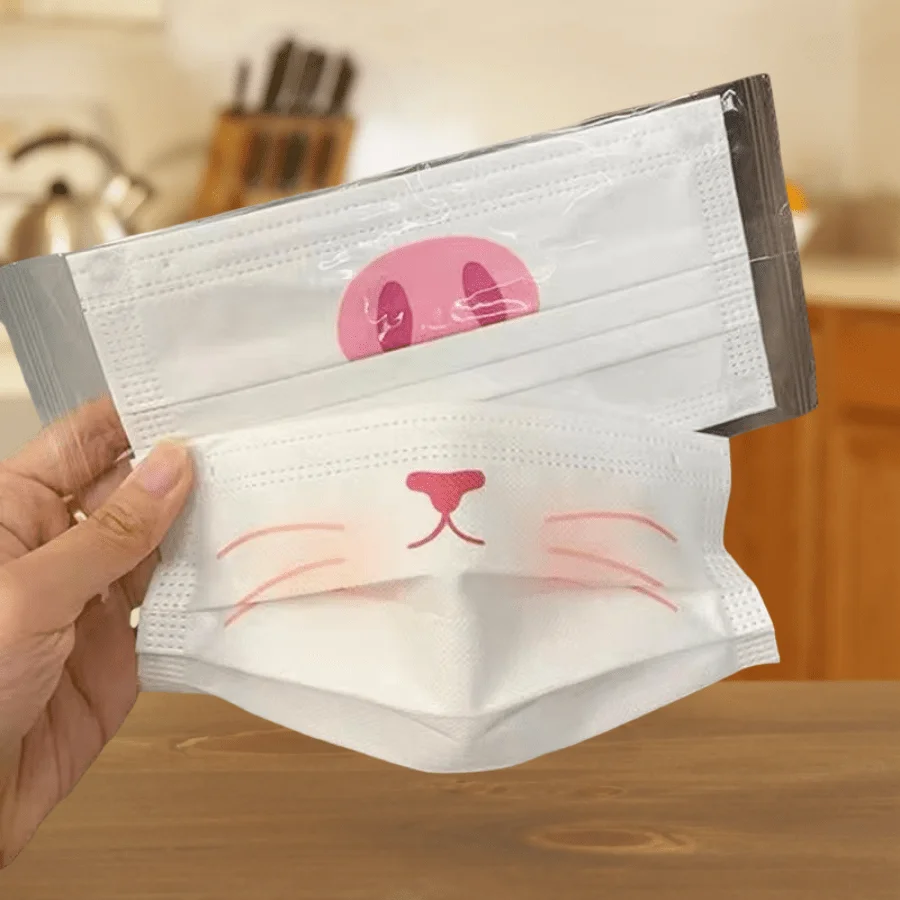 

10 pieces of new V-shaped face masks. With Kitty cat cartoon print. Disposable masks suitable for travel and outings.