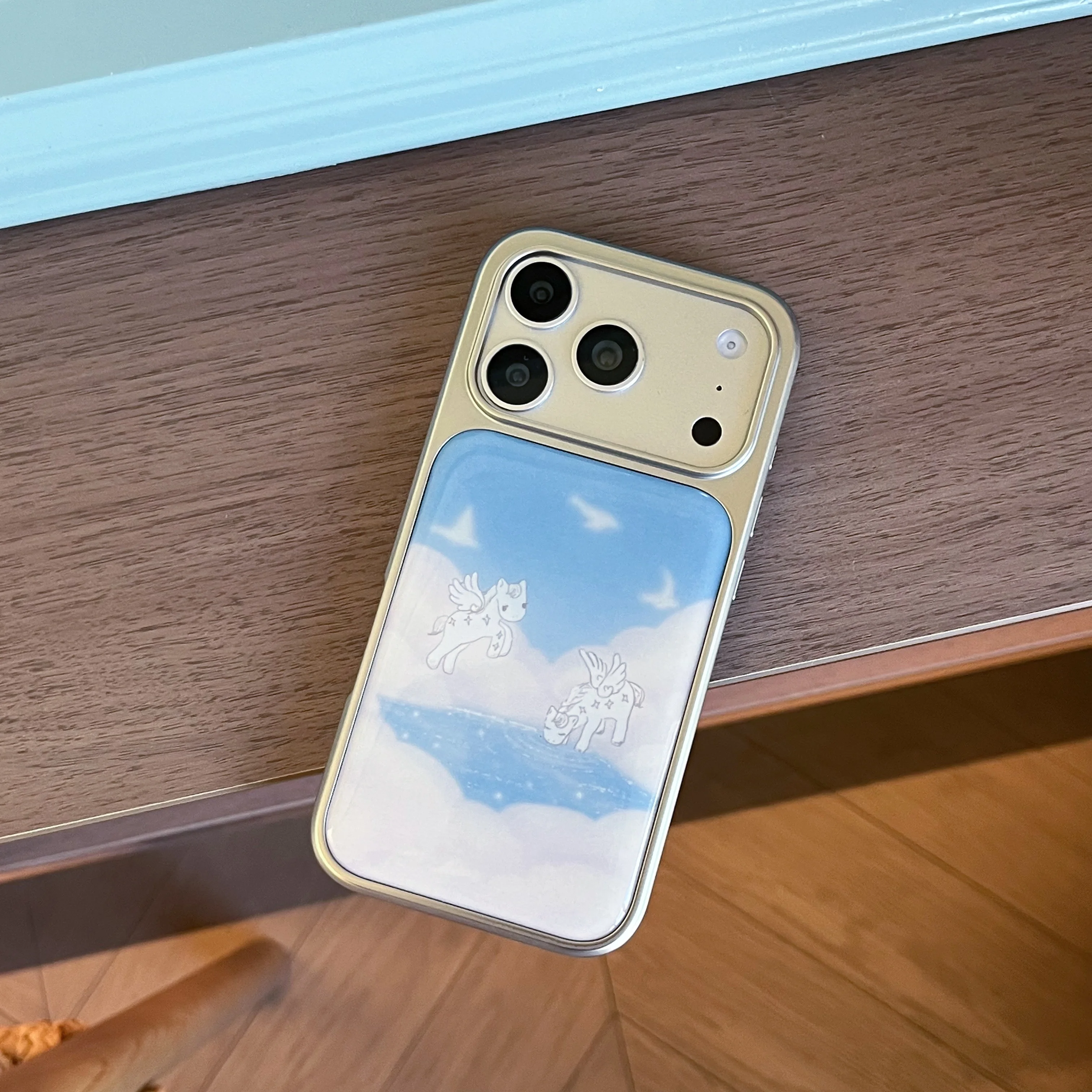Traumhafter Wolken- & Flügel-Pony Ethereal Sky Pony Galvanisierte Handyhülle für iPhone 18 17 16 15 14 13 Pro Max Rückseiten-Capa – Detail 6