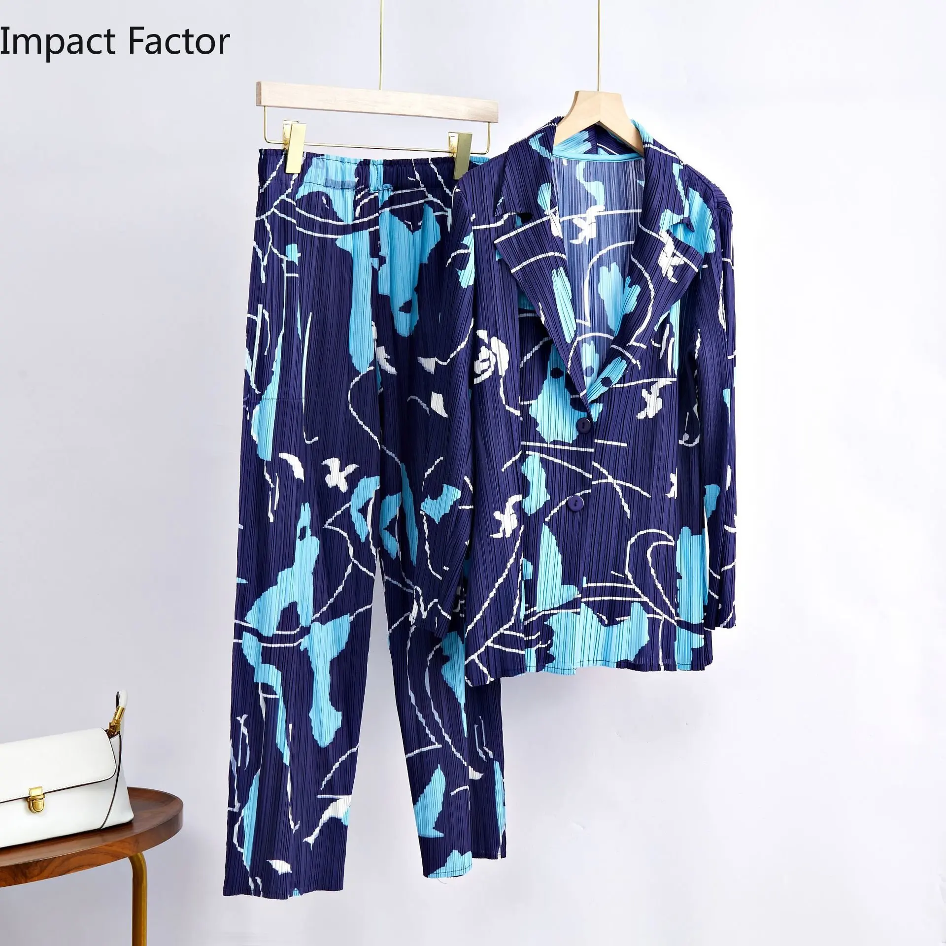 

Spring/Summer Pleated Print Casual Suit Two Piece Slim Fit Slim Pants, Fashionable and Age Reducing European Station Women's Set