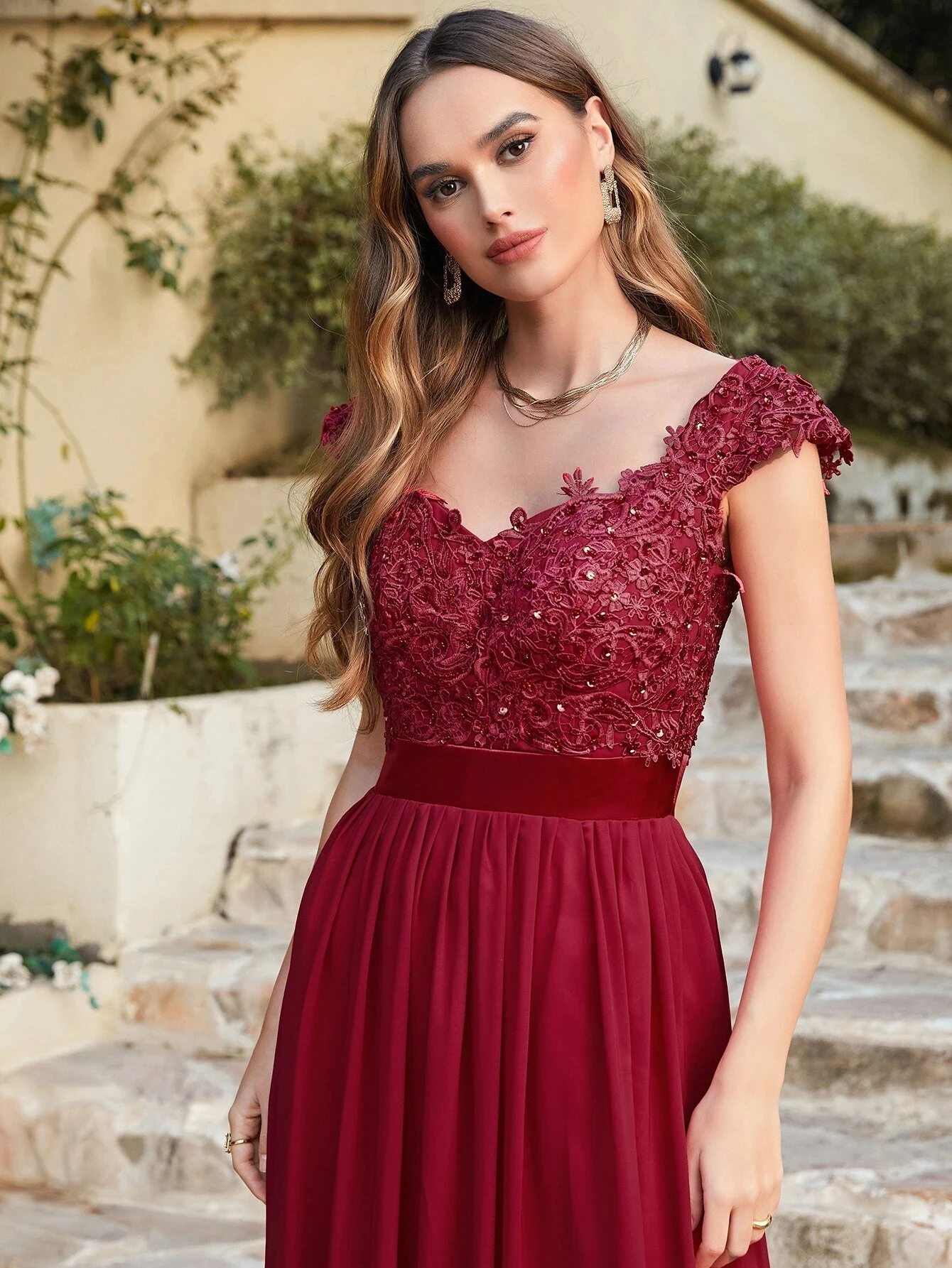 2024 Burgundy Bridesmaid Dresses Elegant Long Beading Pearls Bodice Chiffon  V Neck A Line Maxi Gown Wedding Party  Gowns