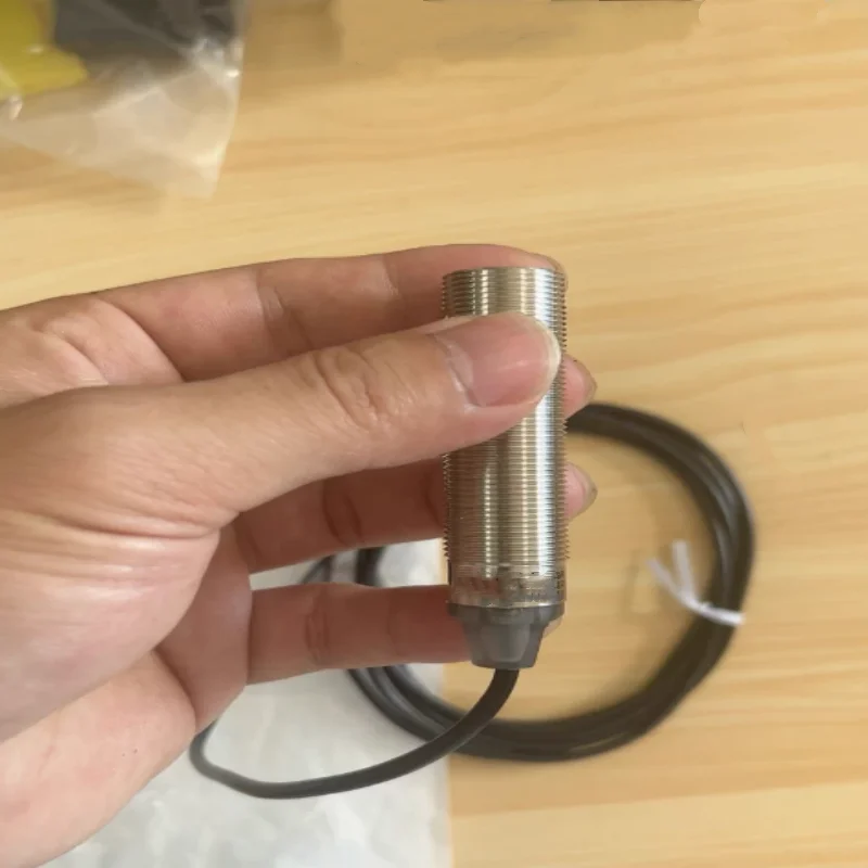 العلامة التجارية الجديدة الأصلي القرب التبديل 7902123 IM18-05BUO-ZU0 1040782 IME12-08NPSZW2S 1040968 IME18-08BPSZW2S