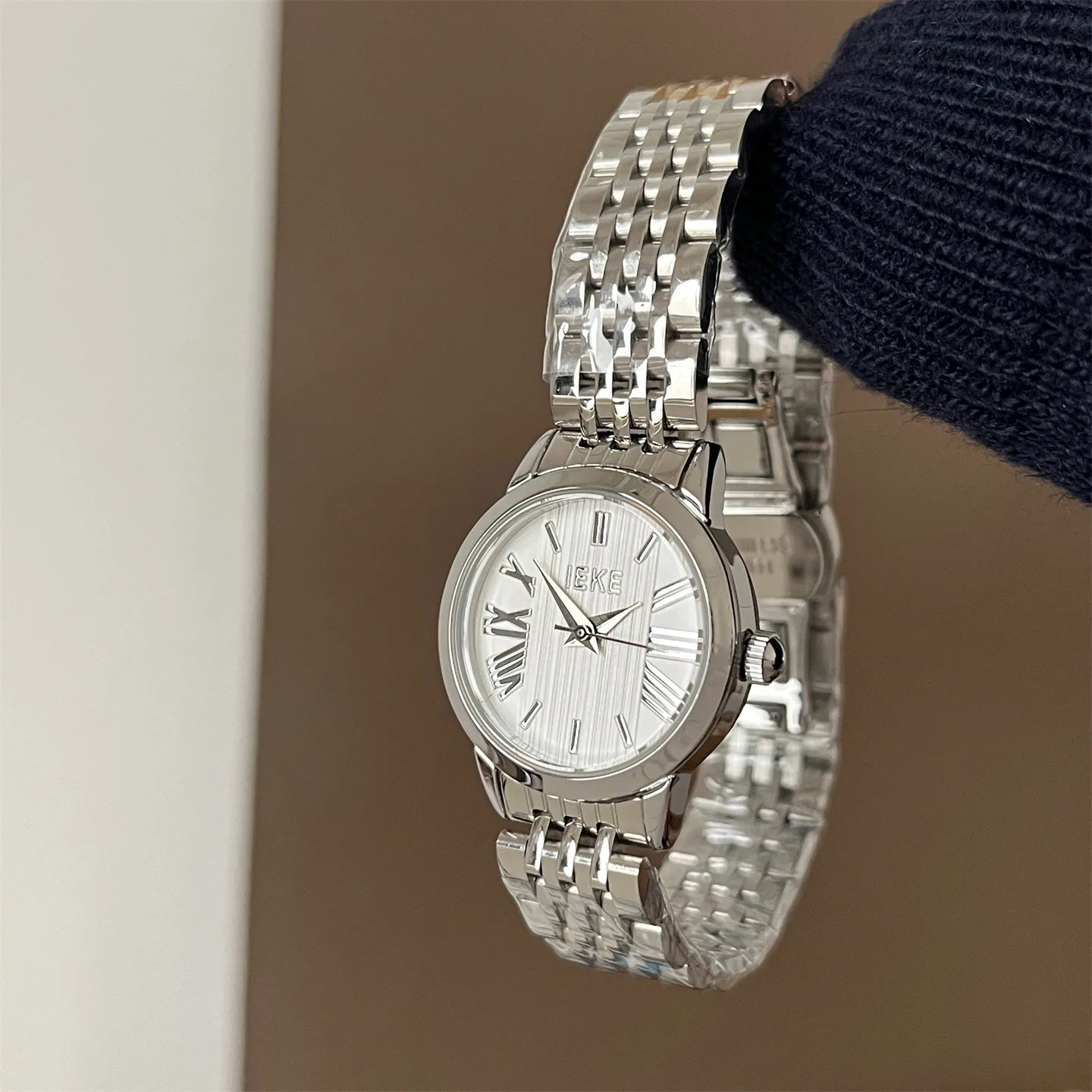 

Новые классические женские часы с круглым циферблатом в минималистском дизайне, элегантные винтажные повседневные и художественные наручные часы для женщин, маленькие женские часы