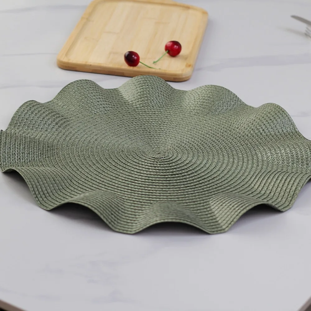 

4Pcs Desktop Decoration Corrugated Edge Braided Placemat Heat-resistant Washable Table Mat Round PP Coaster Restaurant